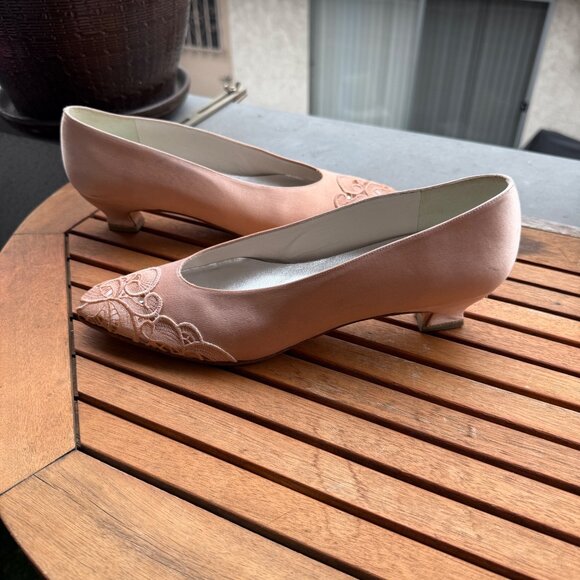 Stuart Weitzman Womens Vintage  Pink Satin Embroidered Low Heel Pumps Size 10 - Picture 6 of 9